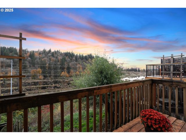 249 Nw BATTAGLIA Ave, Gresham, OR 97030