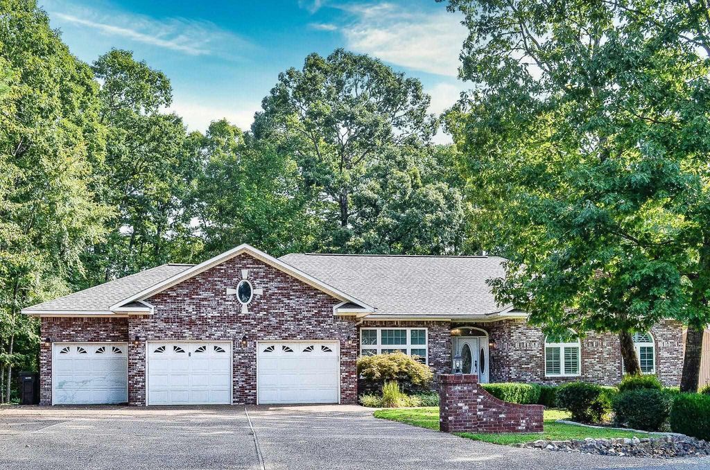 3 SACEDON Circle, Hot Springs Village, AR 71909