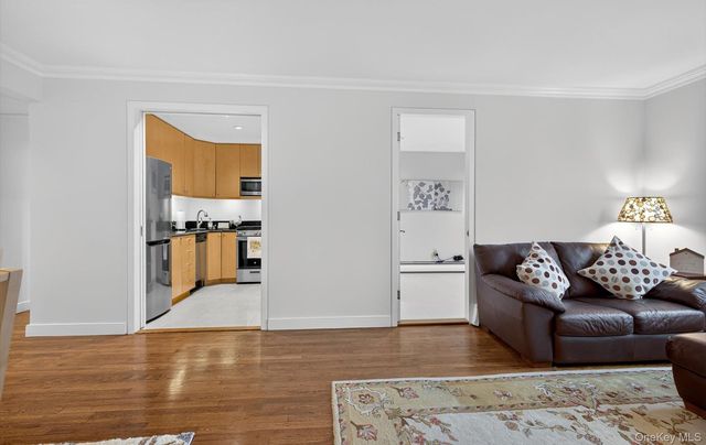 42-30 Douglaston Parkway 5N, Douglaston, NY 11363