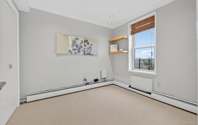 42-30 Douglaston Parkway 5N, Douglaston, NY 11363