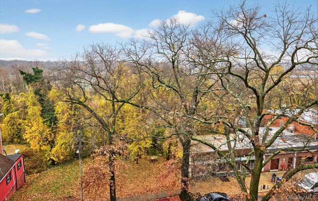 42-30 Douglaston Parkway 5N, Douglaston, NY 11363