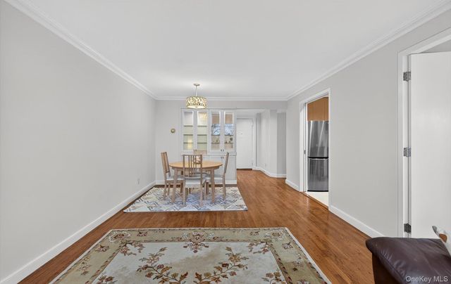 42-30 Douglaston Parkway 5N, Douglaston, NY 11363