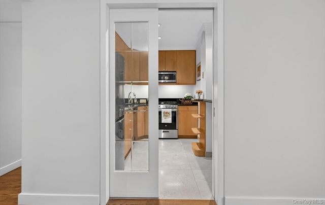 42-30 Douglaston Parkway 5N, Douglaston, NY 11363