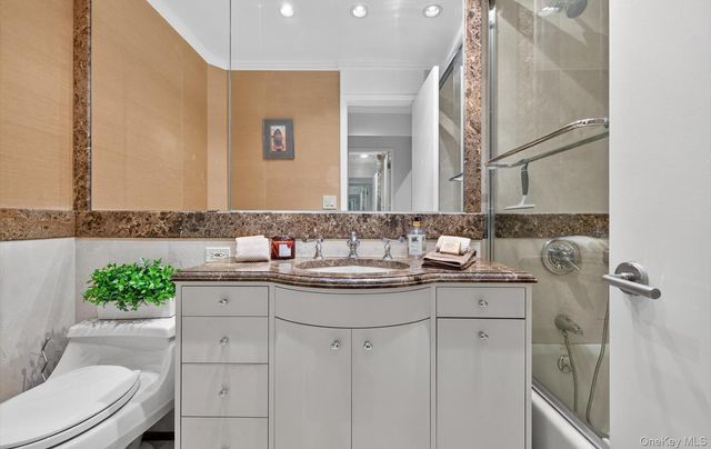 42-30 Douglaston Parkway 5N, Douglaston, NY 11363