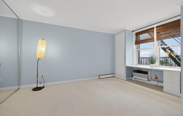 42-30 Douglaston Parkway 5N, Douglaston, NY 11363