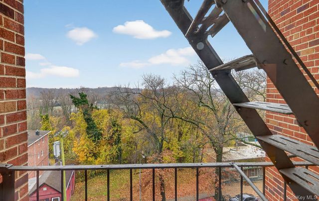 42-30 Douglaston Parkway 5N, Douglaston, NY 11363