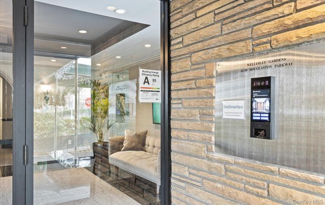 42-30 Douglaston Parkway 5N, Douglaston, NY 11363