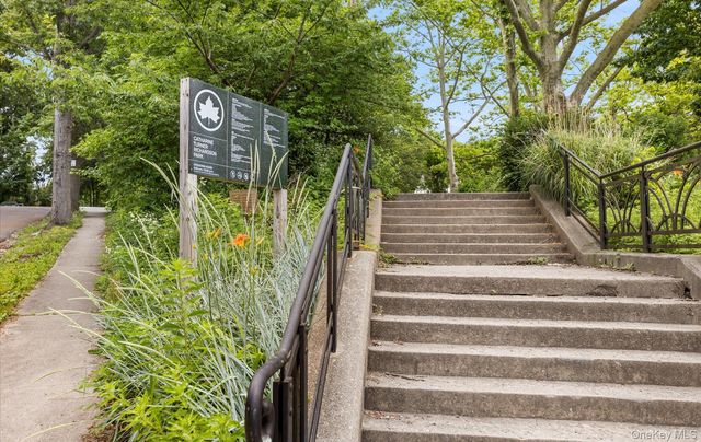 42-30 Douglaston Parkway 5N, Douglaston, NY 11363