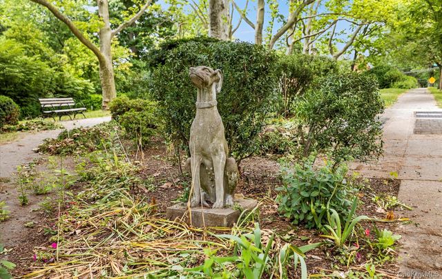 42-30 Douglaston Parkway 5N, Douglaston, NY 11363