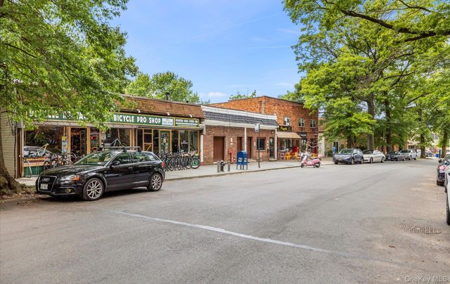 42-30 Douglaston Parkway 5N, Douglaston, NY 11363