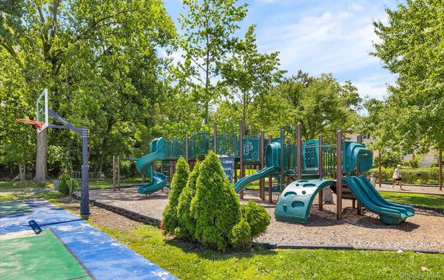 42-30 Douglaston Parkway 5N, Douglaston, NY 11363