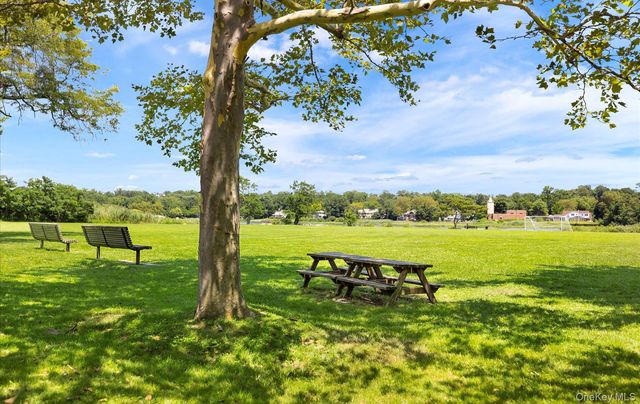 42-30 Douglaston Parkway 5N, Douglaston, NY 11363