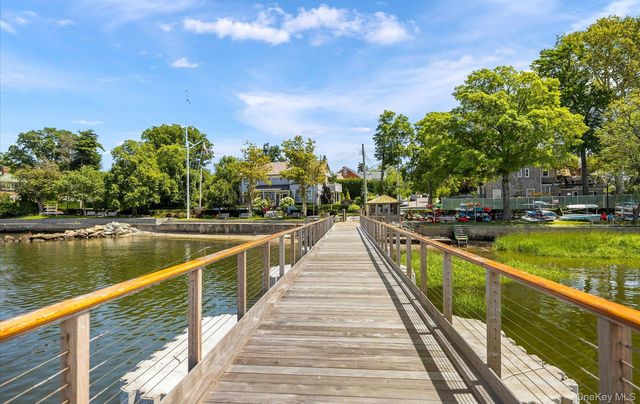 42-30 Douglaston Parkway 5N, Douglaston, NY 11363