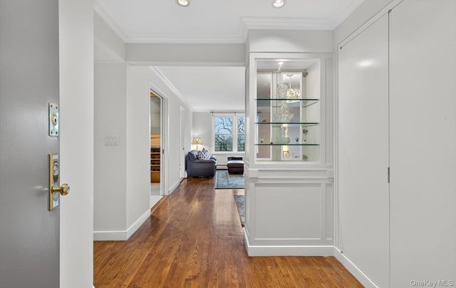 42-30 Douglaston Parkway 5N, Douglaston, NY 11363