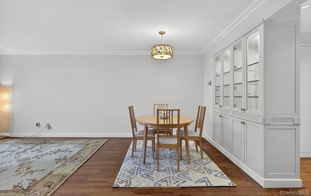 42-30 Douglaston Parkway 5N, Douglaston, NY 11363