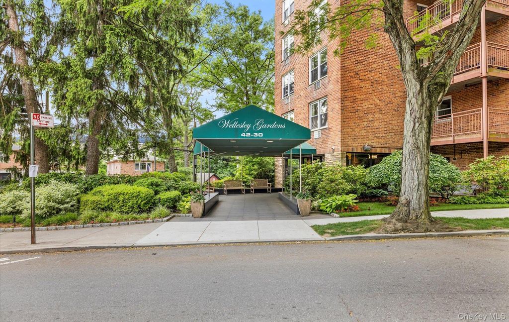 42-30 Douglaston Parkway 5N, Douglaston, NY 11363