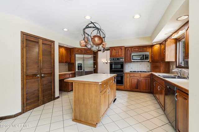 195 Lamdan Lane, Toms River, NJ 08753