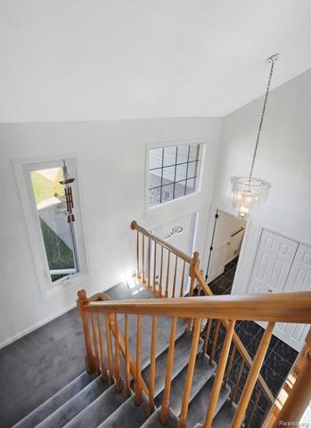 24606 Ridgeview Drive, Farmington Hills, MI 48336