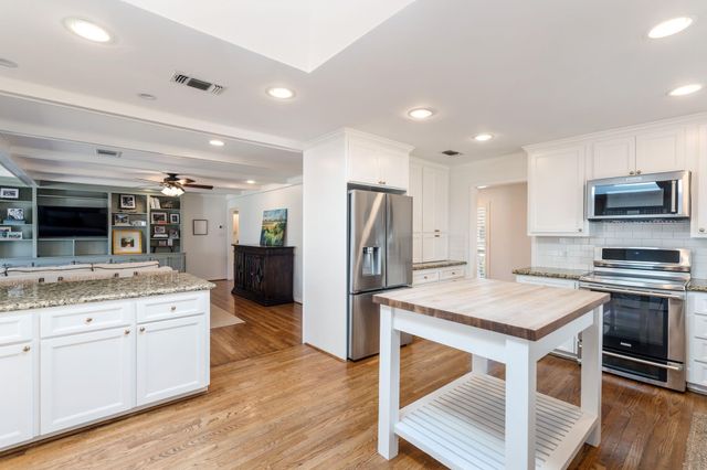 6162 Meadow Lake Lane, Houston, TX 77057