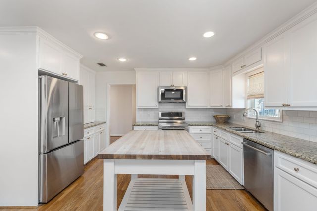 6162 Meadow Lake Lane, Houston, TX 77057