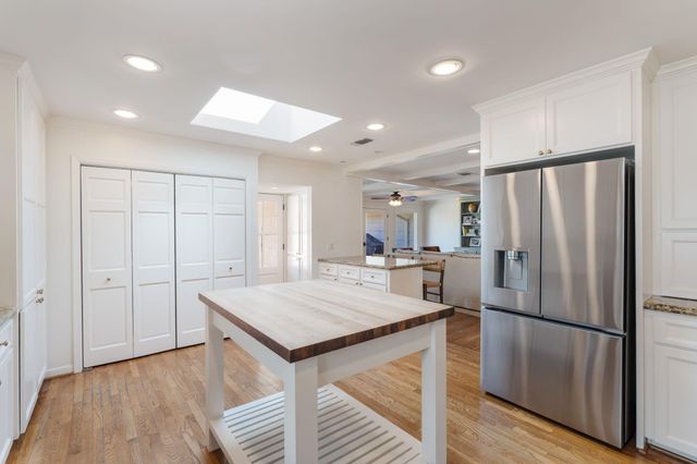 6162 Meadow Lake Lane, Houston, TX 77057