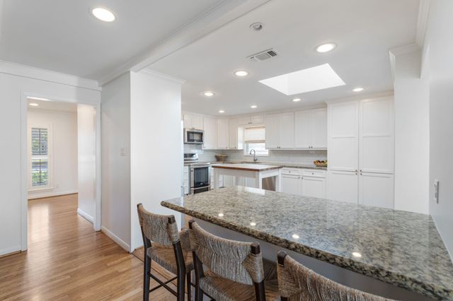 6162 Meadow Lake Lane, Houston, TX 77057