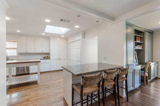 6162 Meadow Lake Lane, Houston, TX 77057