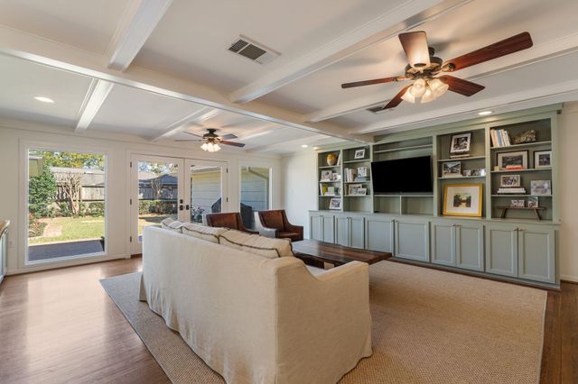 6162 Meadow Lake Lane, Houston, TX 77057