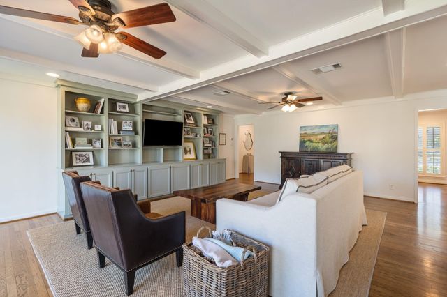 6162 Meadow Lake Lane, Houston, TX 77057