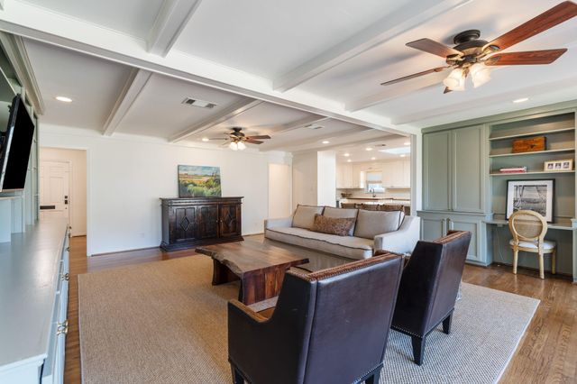 6162 Meadow Lake Lane, Houston, TX 77057