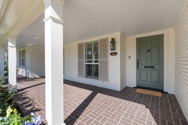 6162 Meadow Lake Lane, Houston, TX 77057