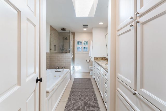 6162 Meadow Lake Lane, Houston, TX 77057