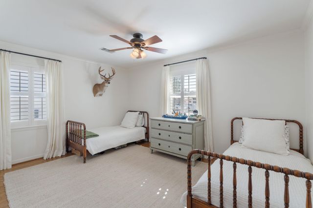 6162 Meadow Lake Lane, Houston, TX 77057