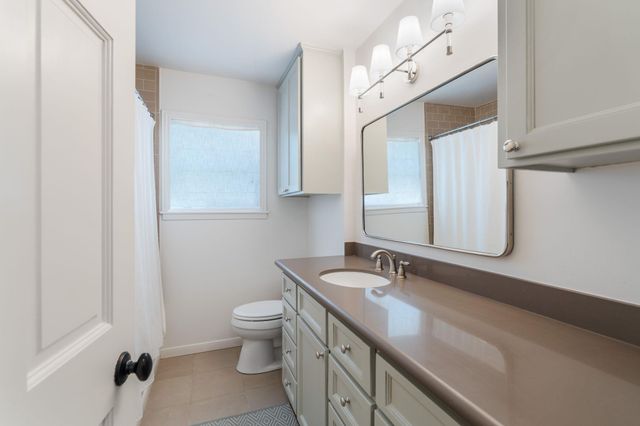 6162 Meadow Lake Lane, Houston, TX 77057