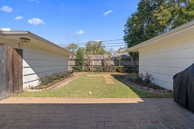 6162 Meadow Lake Lane, Houston, TX 77057