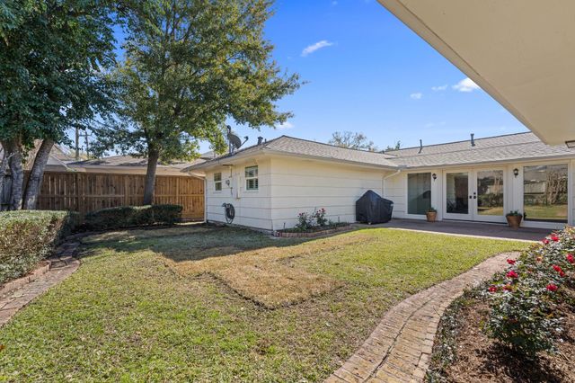 6162 Meadow Lake Lane, Houston, TX 77057