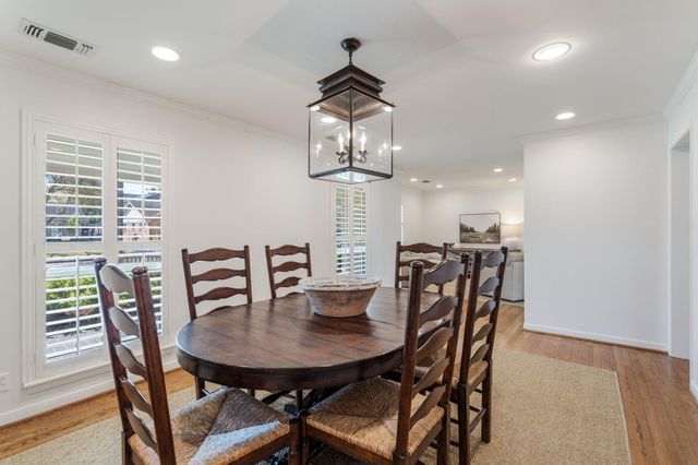 6162 Meadow Lake Lane, Houston, TX 77057