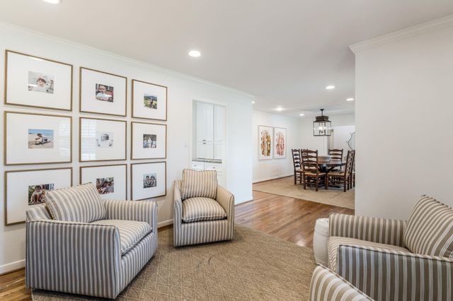 6162 Meadow Lake Lane, Houston, TX 77057