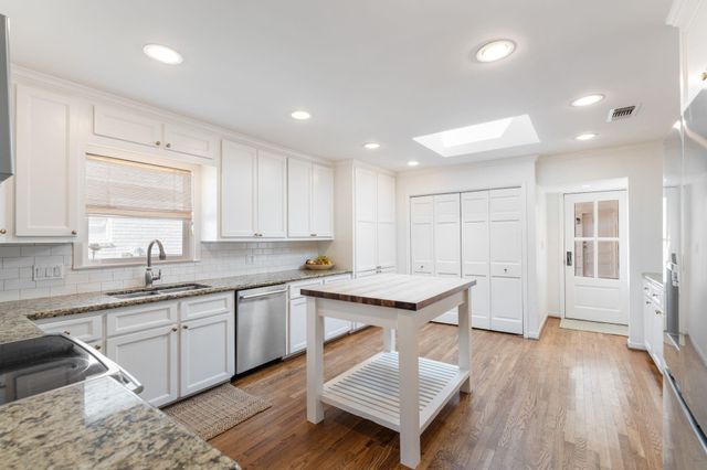 6162 Meadow Lake Lane, Houston, TX 77057