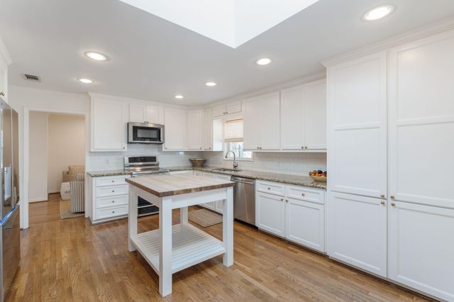 6162 Meadow Lake Lane, Houston, TX 77057