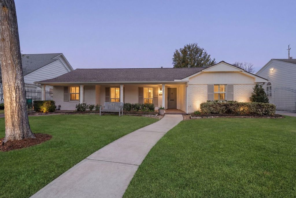 6162 Meadow Lake Lane, Houston, TX 77057