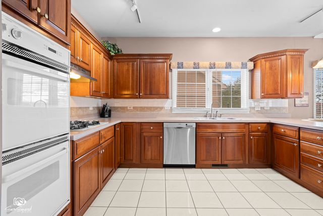 2762 Shetland Lane, Aurora, IL 60502