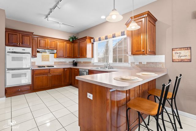 2762 Shetland Lane, Aurora, IL 60502