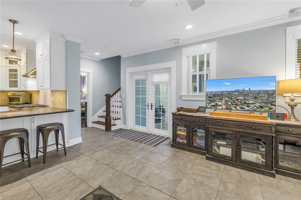 Image 16 of property listing at 436 12TH AVENUE NE, St Petersburg, FL 33701