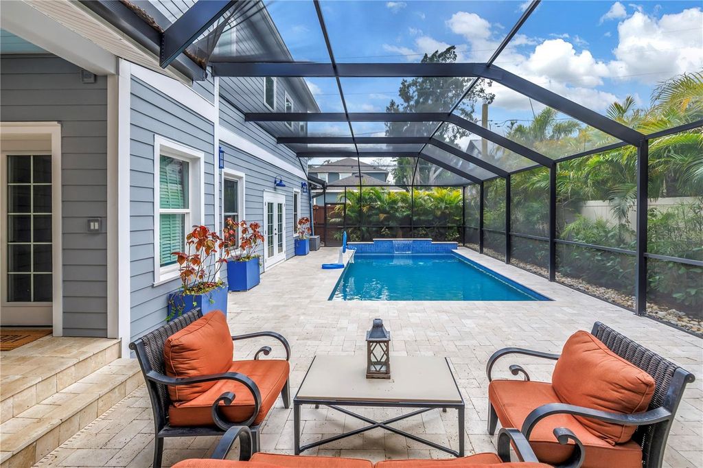 Image 3 of property listing at 436 12TH AVENUE NE, St Petersburg, FL 33701