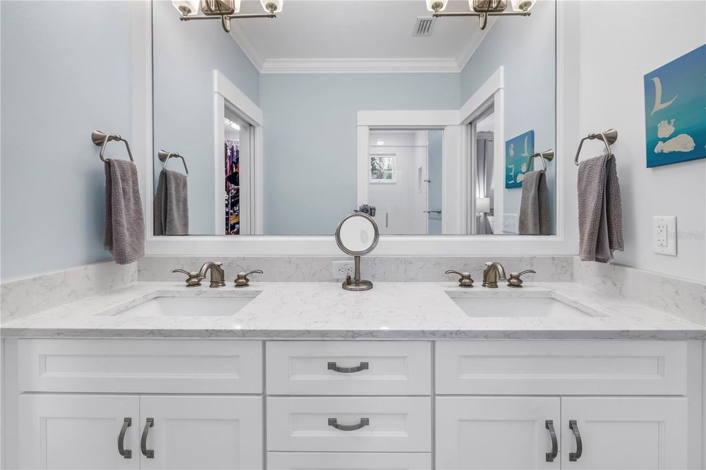 Image 24 of property listing at 436 12TH AVENUE NE, St Petersburg, FL 33701
