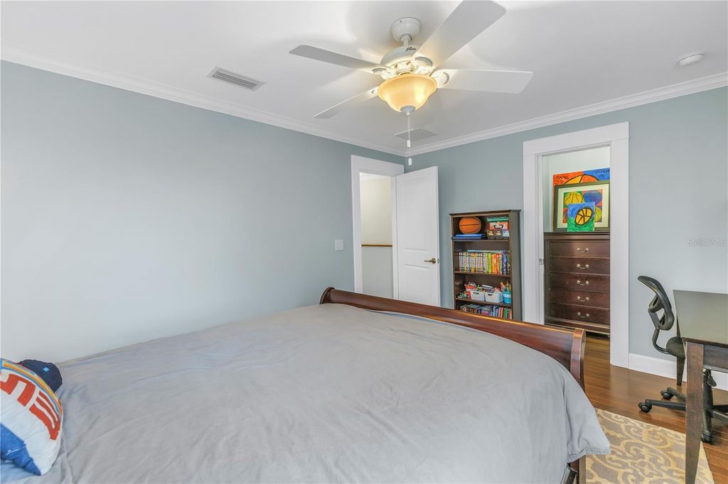 Image 27 of property listing at 436 12TH AVENUE NE, St Petersburg, FL 33701
