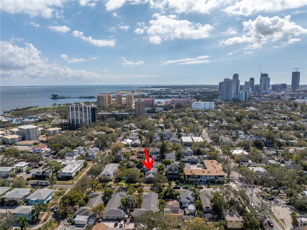 Image 4 of property listing at 436 12TH AVENUE NE, St Petersburg, FL 33701