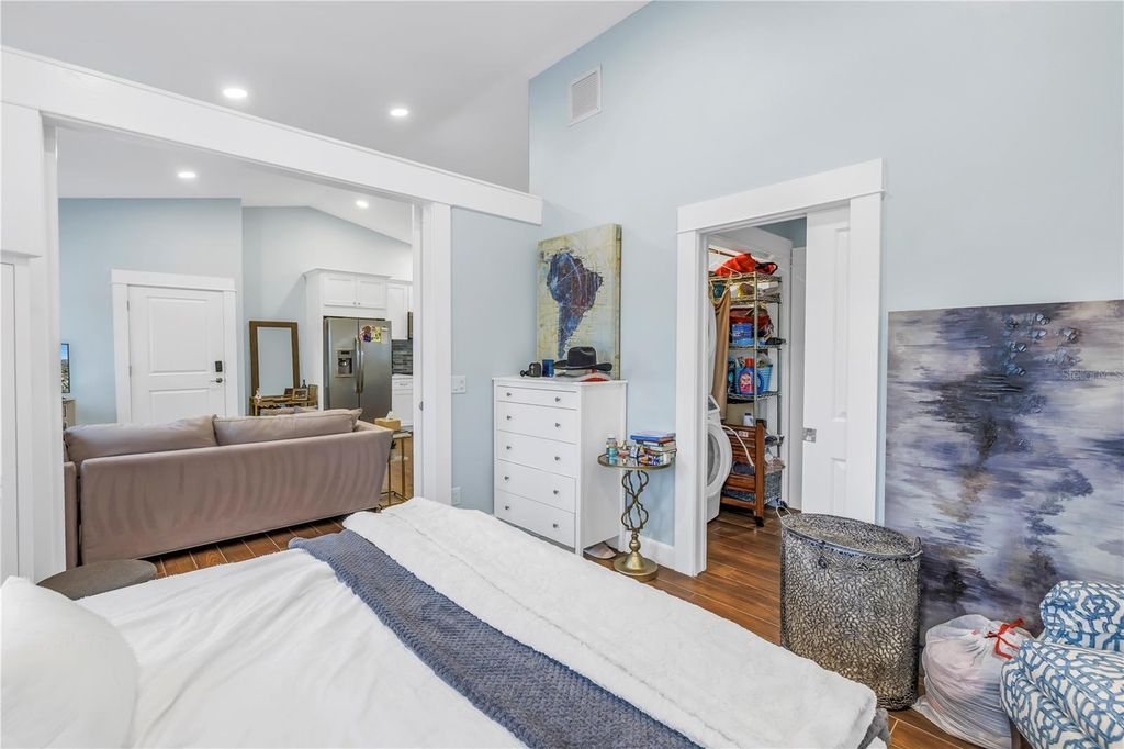 Image 38 of property listing at 436 12TH AVENUE NE, St Petersburg, FL 33701
