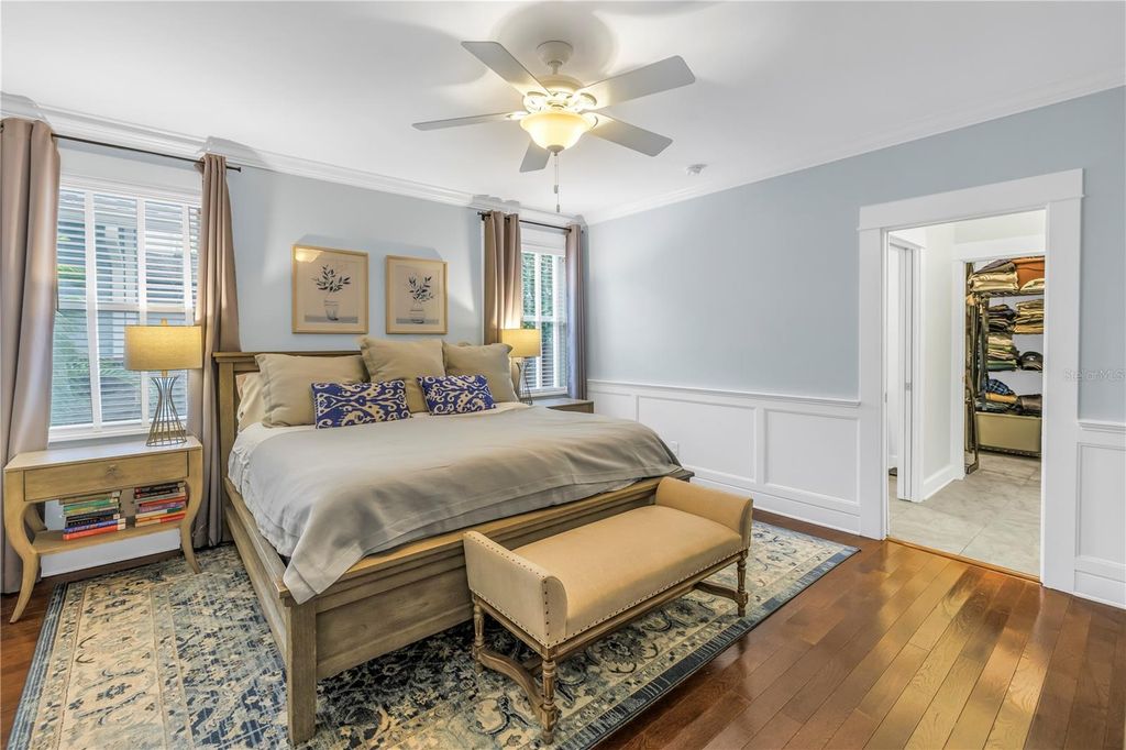 Image 5 of property listing at 436 12TH AVENUE NE, St Petersburg, FL 33701